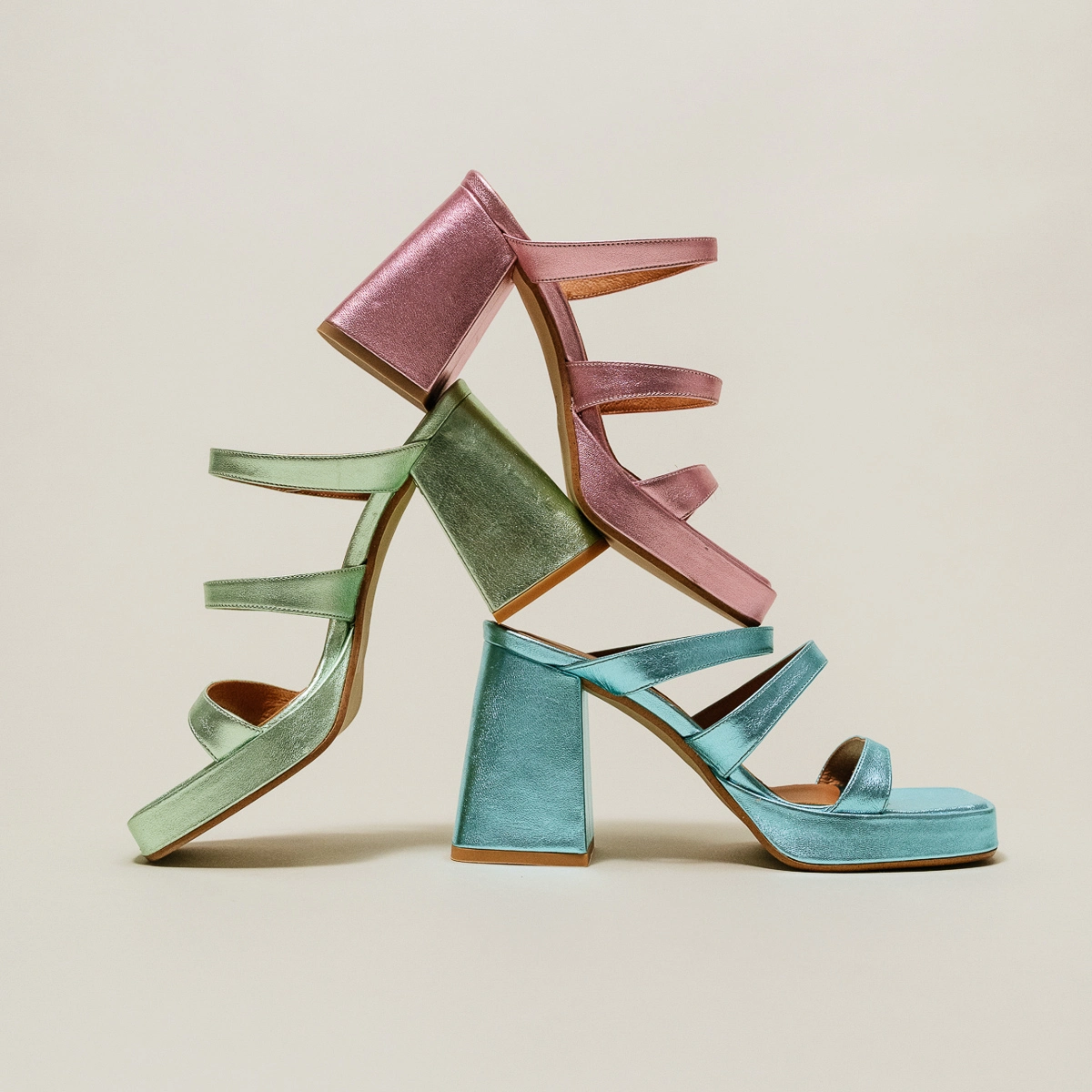 Mules &agrave; brides et bouts carr&eacute;s en cuir metallis&eacute; turquoise | DONZELLE | Jonak