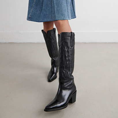 Bottes à talons épais et surpiqures apparentes en cuir grainé noir | DILO | Jonak