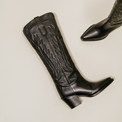 Bottes à talons épais et surpiqures apparentes en cuir grainé noir | DILO | Jonak