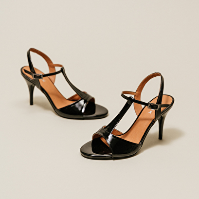 Sandales à talons fins en cuir verni noir | BELIER | Jonak