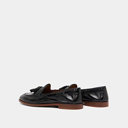 Mocassins à bouts ronds et pompons en vernis plissé noir | TIPHAINE | Jonak