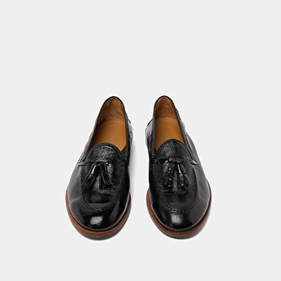 Mocassins à bouts ronds et pompons en vernis plissé noir | TIPHAINE | Jonak