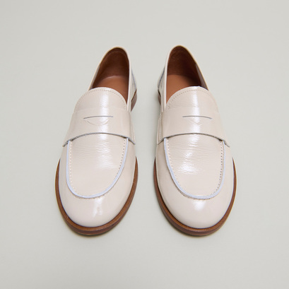 Mocassins à bouts ronds en vernis plissé écru | THELMA | Jonak