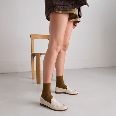 Mocassins à bouts ronds en vernis plissé écru | THELMA | Jonak