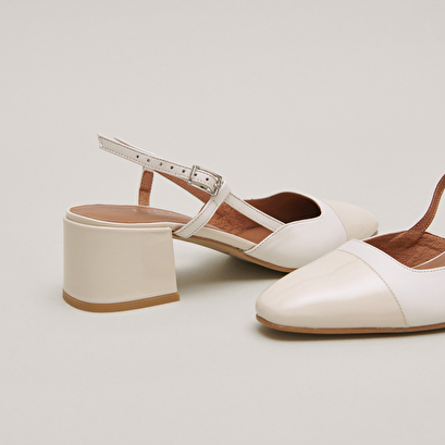 Slingbacks à petits talons en vernis et cuir écrus | DHAPOPY | Jonak