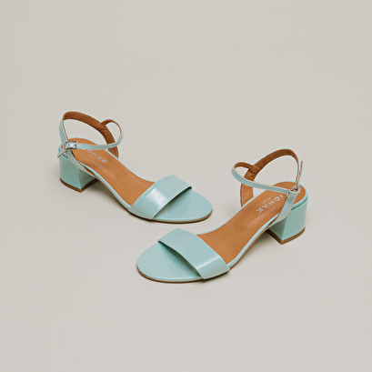 Sandales à talons et bouts ronds en vernis turquoise | ANKER | Jonak