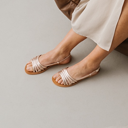 Sandales à brides et bouts ouverts en cuir métallisé platine pour Femme | Jonak