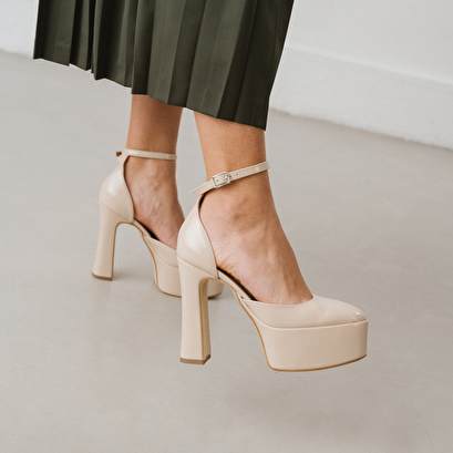 Babies à talons et plateformes en vernis beige | JENNY | Jonak