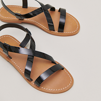 Sandales à brides croisées en vernis noir | WIAM | Jonak