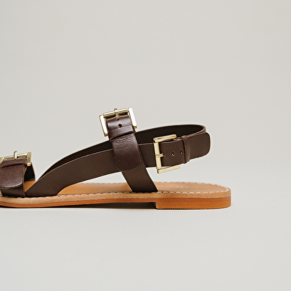 Sandales à boucles dorées en cuir marron foncé | WILING | Jonak