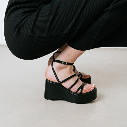 Sandales à brides et à plateformes en cuir noir | NOLWENN | Jonak