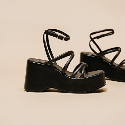 Sandales à brides et à plateformes en cuir noir | NOLWENN | Jonak