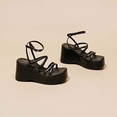 Sandales à brides et à plateformes en cuir noir | NOLWENN | Jonak