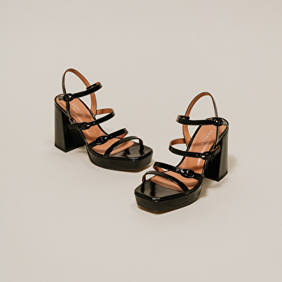 Sandales à brides et bouts carrés en cuir brillant noir | VALENS | Jonak