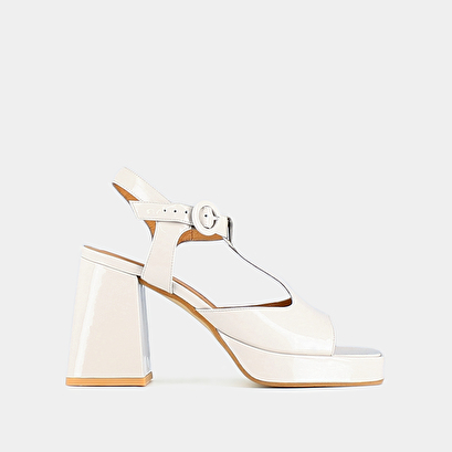 Sandales à bouts ouverts et talons en cuir verni écru | DIXIE | Jonak