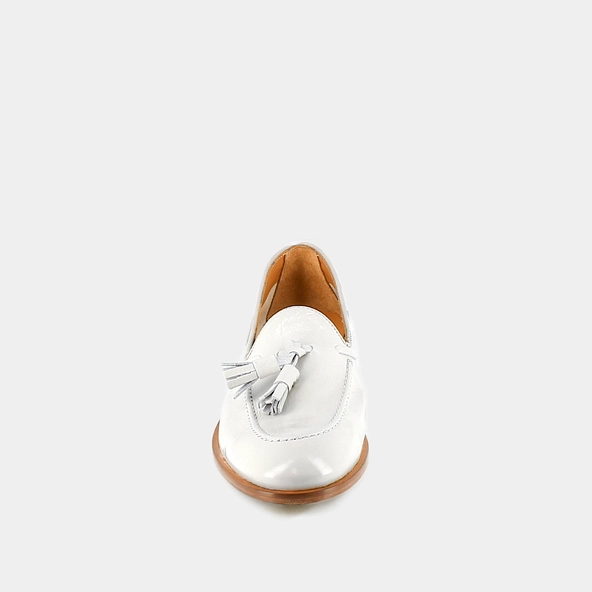 Mocassins à bouts ronds et pompons en vernis plissé écru | TIPHAINE | Jonak