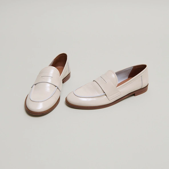 Mocassins à bouts ronds en vernis plissé écru | THELMA | Jonak