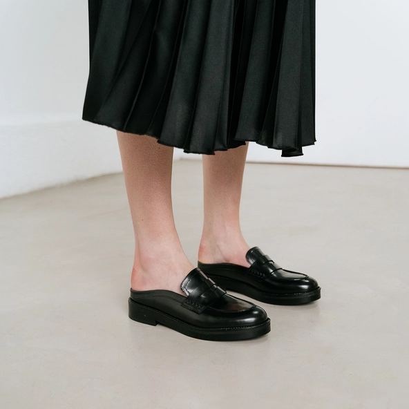 Mocassins à bouts ronds et surpiqûres en cuir glacé noir | ALISE | Jonak