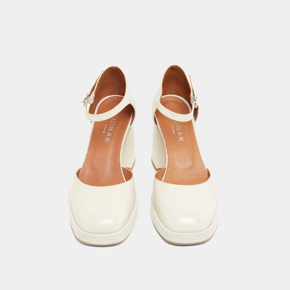 Babies &agrave; talons et bouts carr&eacute;s en cuir brillant &eacute;cru | VERO | Jonak