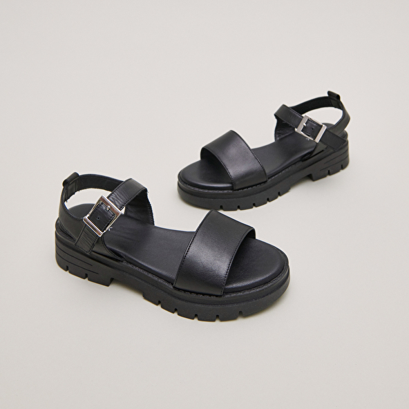 Sandales à semelles crantées et brides en cuir noir | ASK | Jonak