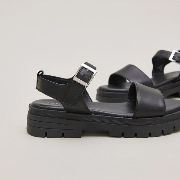 Sandales à semelles crantées et brides en cuir noir | ASK | Jonak