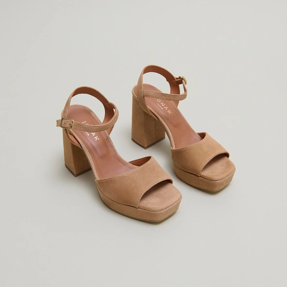 Sandales &agrave; talons hauts et bouts ouverts... en velours camel | VLADA | Jonak