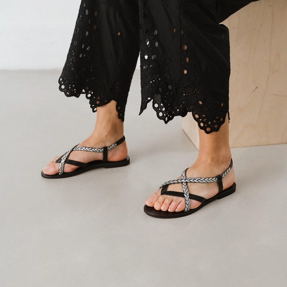 Nu-pieds à brides tressées en cuir noir et argent | WARREN | Jonak