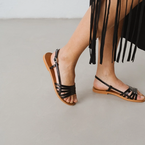 Sandales à brides et bouts ouverts en vernis noir | WROOM | Jonak