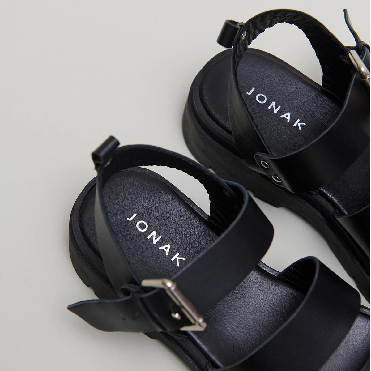 Sandales à plateformes et boucles en cuir noir | PRIAME | Jonak