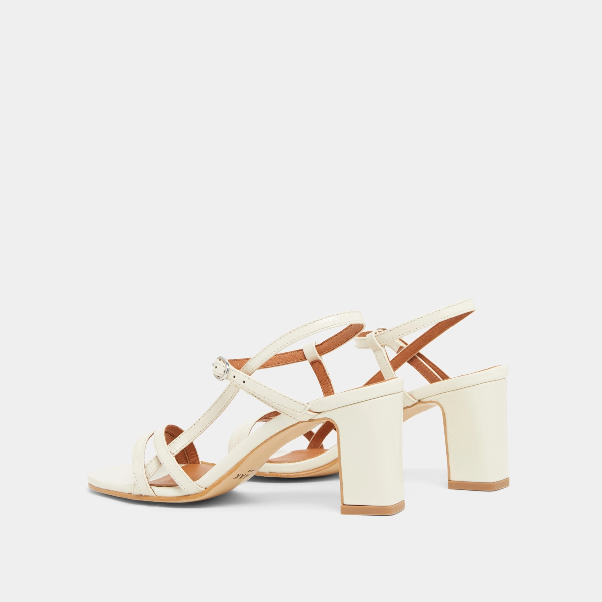 Sandales &agrave; talons et brides en cuir brillant ecru | VICOMTE | Jonak