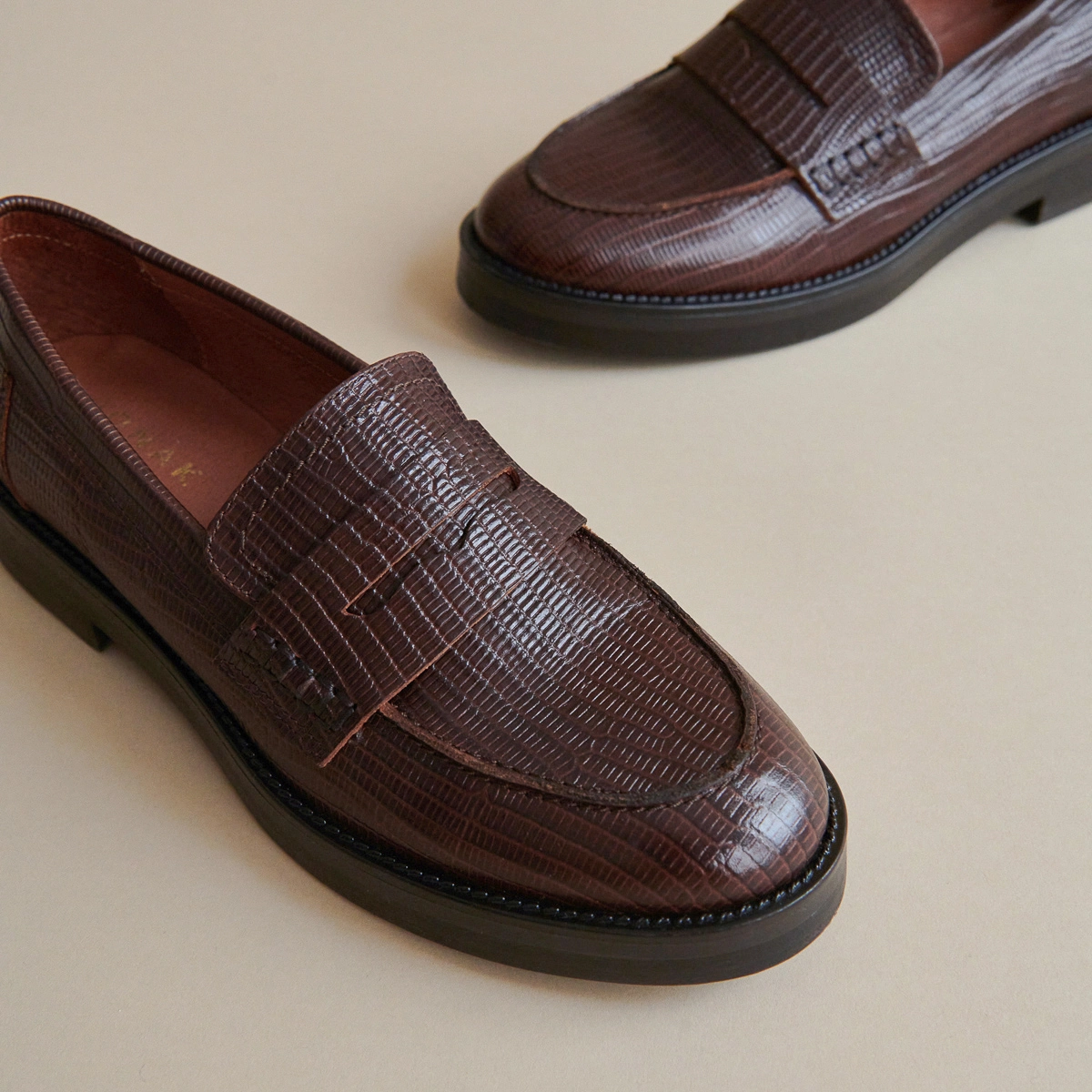 Mocassins &agrave; bouts ronds en cuir reptile marron | MIRNA | Jonak