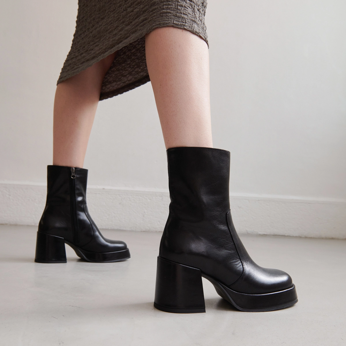 Bottines &agrave; talons et bouts carr&eacute;s en cuir noir | BALDWIN | Jonak