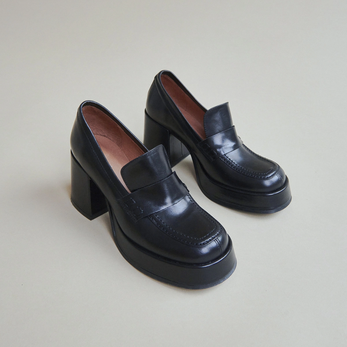 Mocassins &agrave; plateformes en cuir noir | BRAD | Jonak
