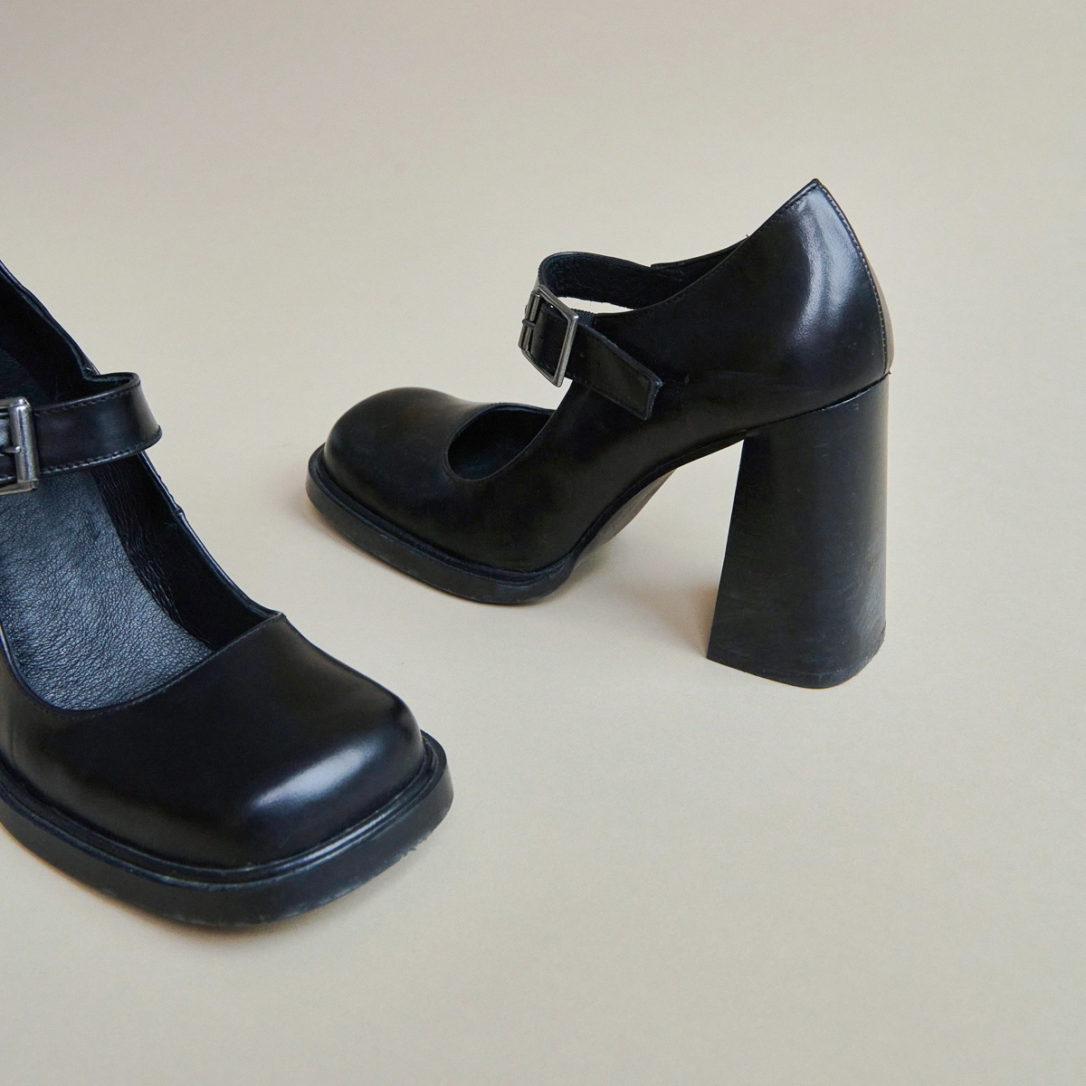 Babies à boucles et bouts carrés en cuir noir | BRIEUC | Jonak