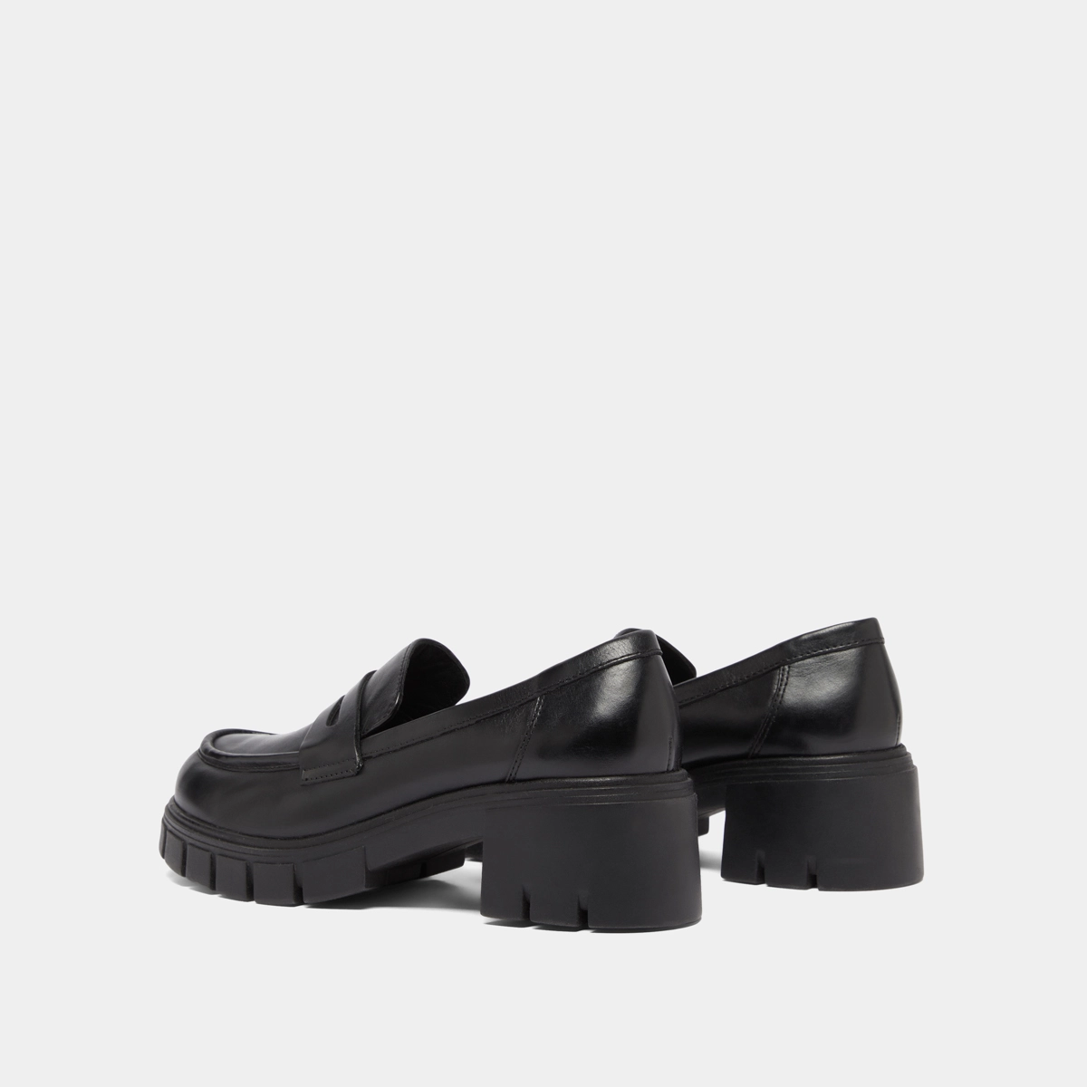 Mocassins &agrave; talons et semelles crant&eacute;es.... en cuir noir | ARON | Jonak