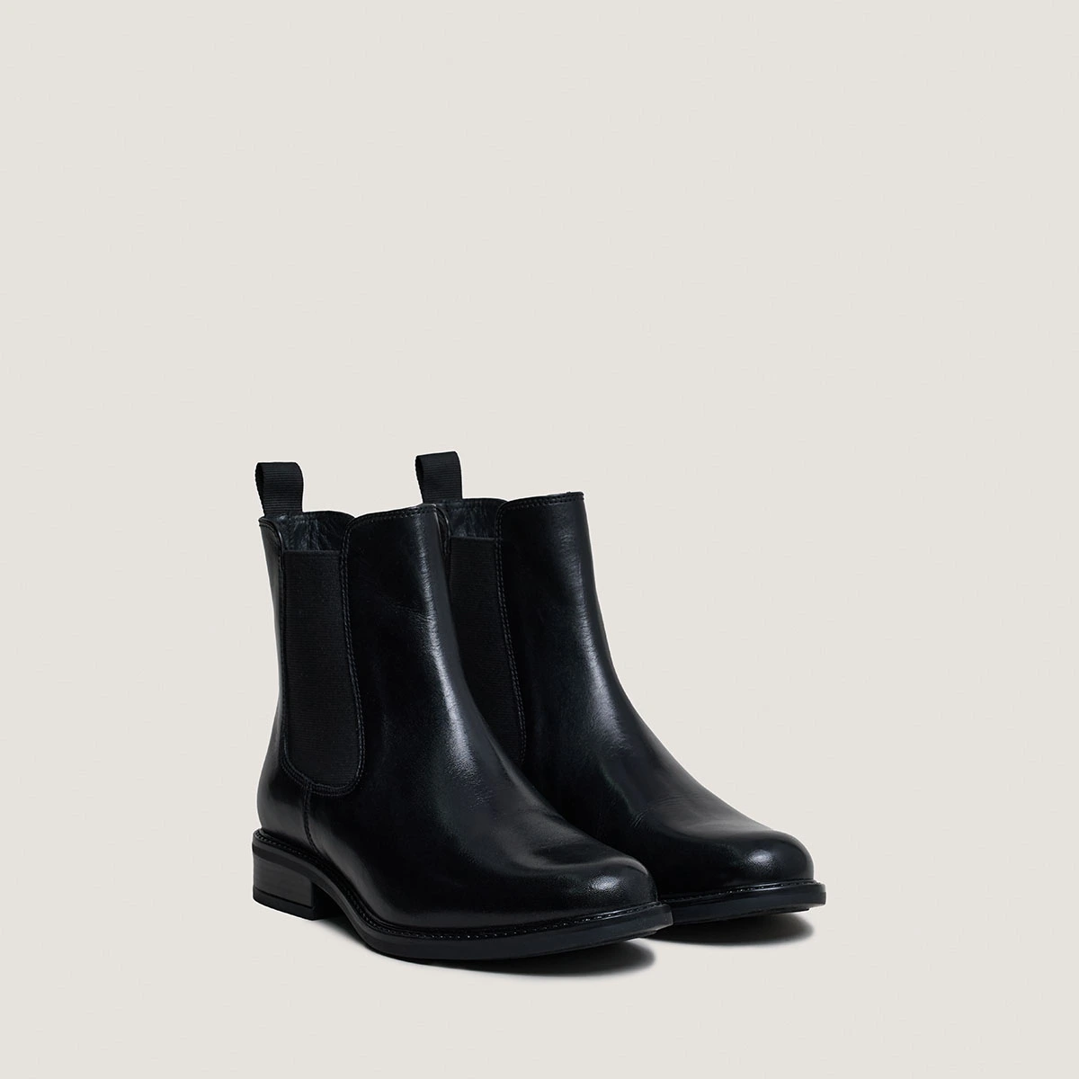 Bottines &agrave; bouts ronds en cuir noir | AUDRY | Jonak