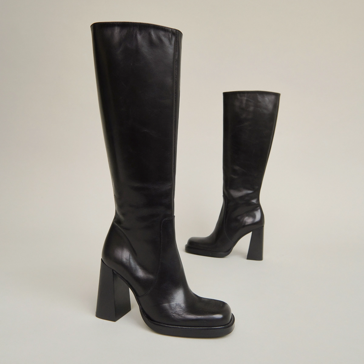 Bottes à talons et bouts carrés en cuir noir | BERTRAND | Jonak