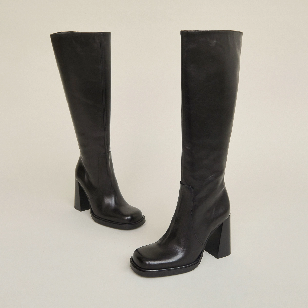 Bottes à talons et bouts carrés en cuir noir | BERTRAND | Jonak
