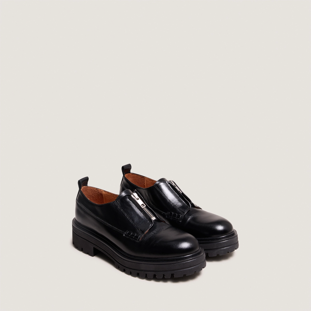 Derbies &agrave; fermetures &eacute;clairs et semelles... en cuir noir | ANTALYA | Jonak