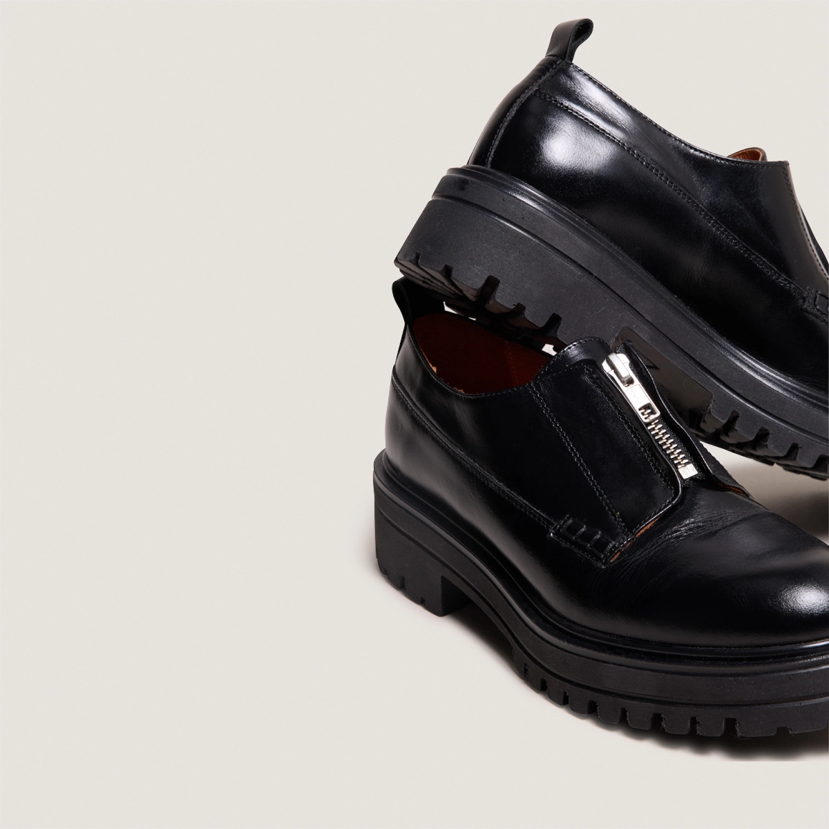 Derbies &agrave; fermetures &eacute;clairs et semelles... en cuir noir | ANTALYA | Jonak