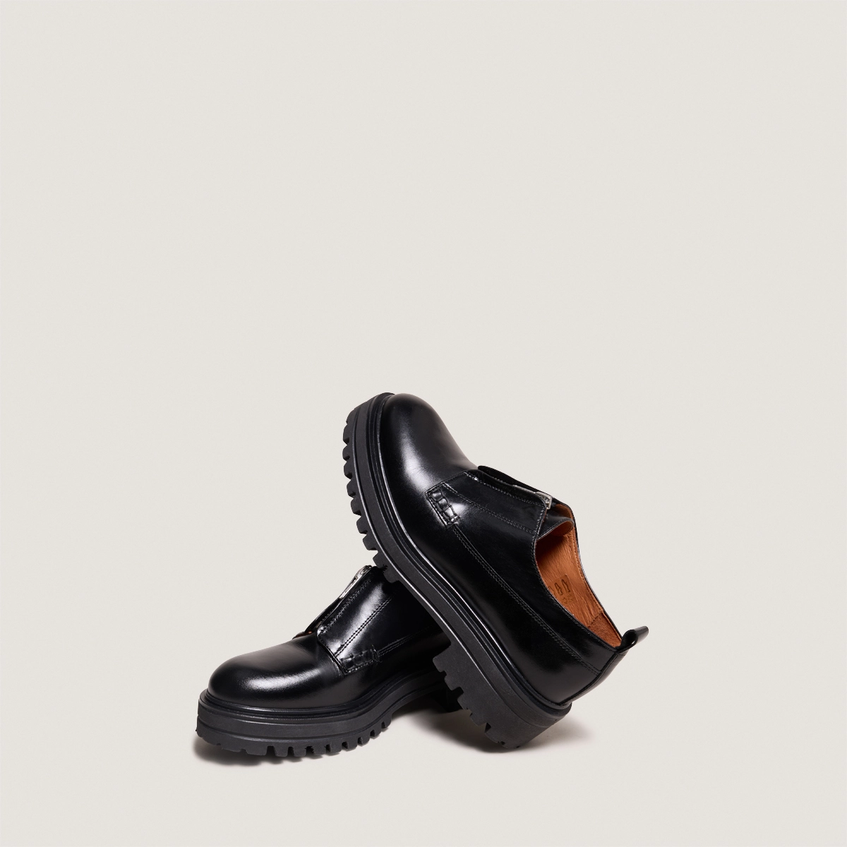 Derbies &agrave; fermetures &eacute;clairs et semelles... en cuir noir | ANTALYA | Jonak