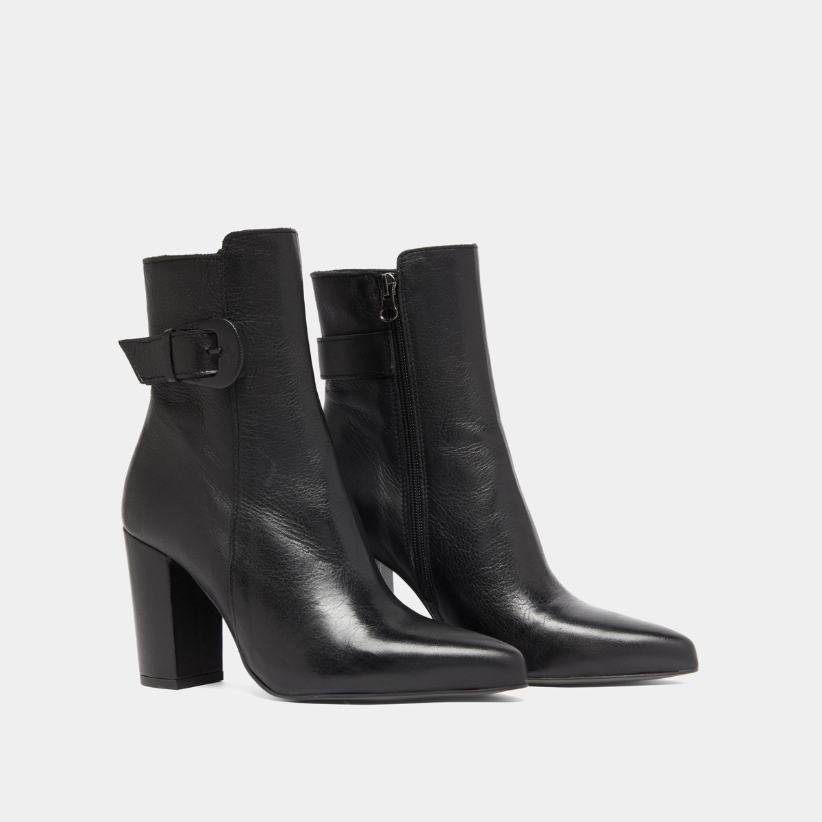 Bottines à bouts pointus et boucles en cuir noir | BETH | Jonak