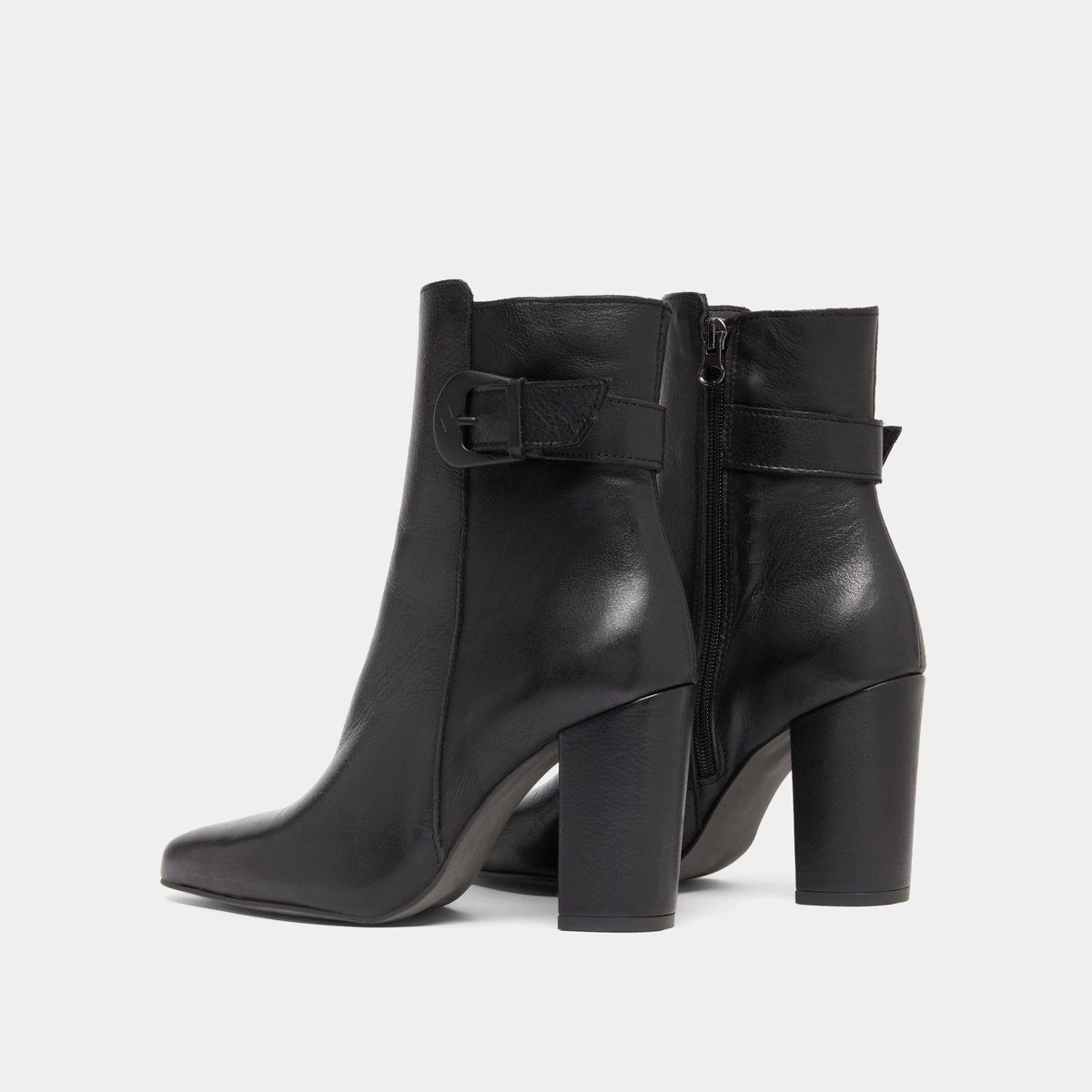Bottines à bouts pointus et boucles en cuir noir | BETH | Jonak