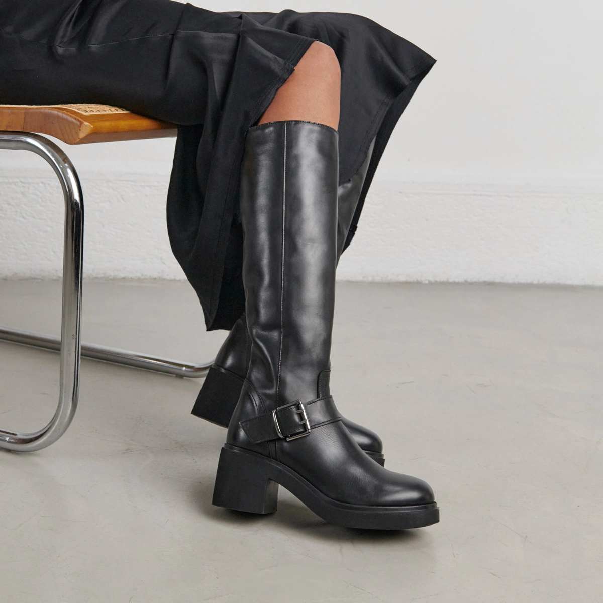 Bottes &agrave; semelles &eacute;paisses et boucles la... en cuir noir | RODEZ | Jonak