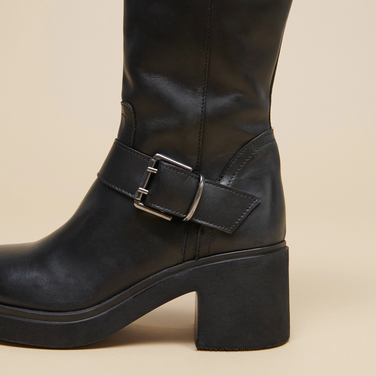 Bottes &agrave; semelles &eacute;paisses et boucles la... en cuir noir | RODEZ | Jonak