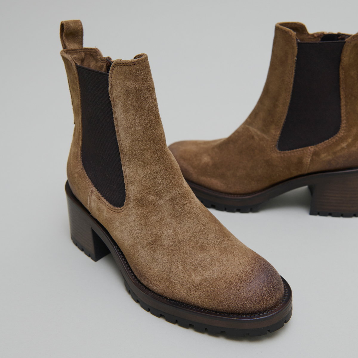 Bottines à semelles crantées en croute taupe | CECILE | Jonak