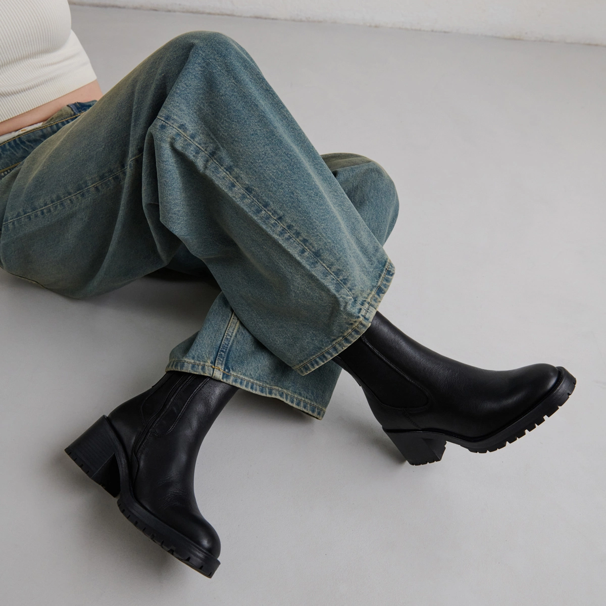 Boots à larges élastiques en cuir grainé noir | CECILE | Jonak