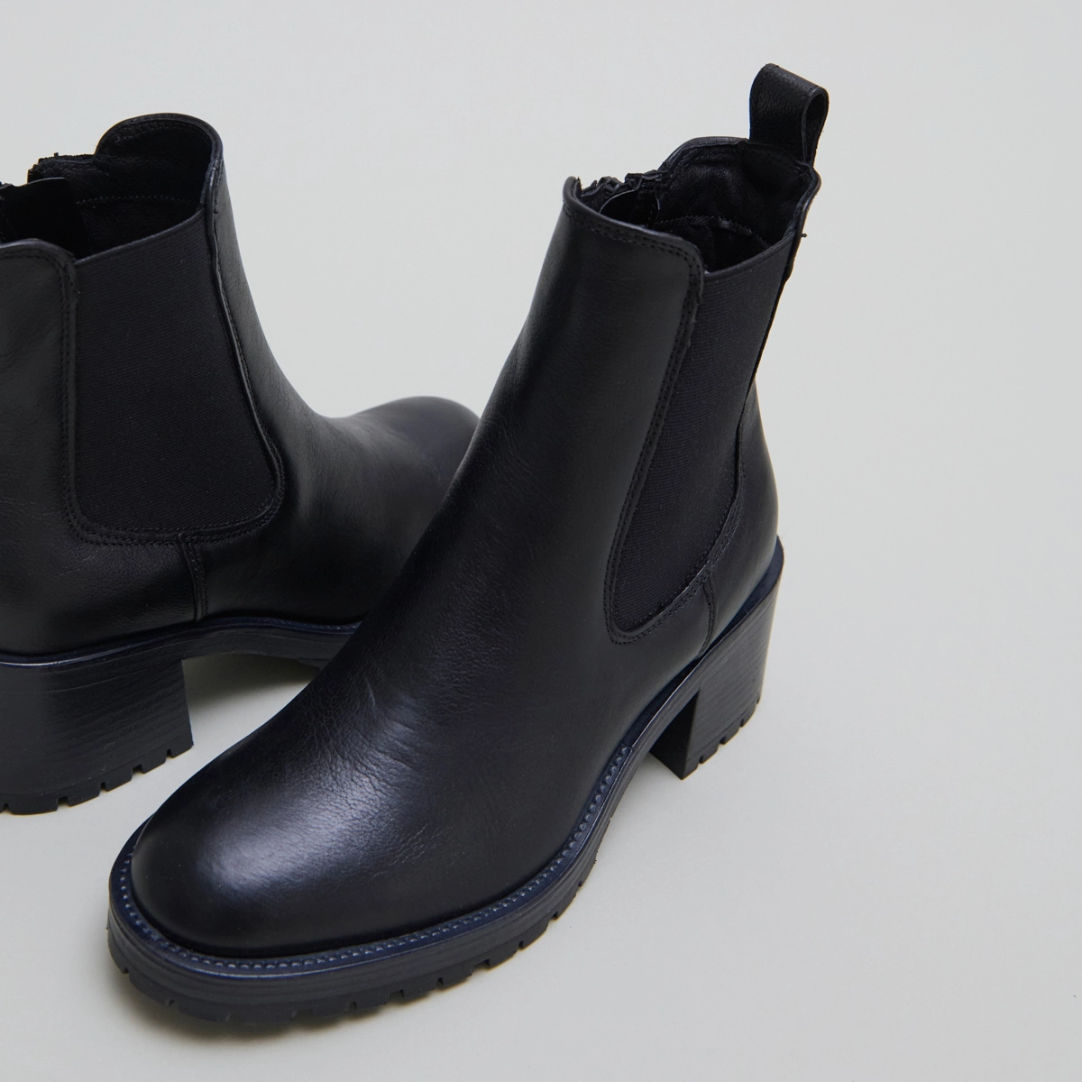 Boots à larges élastiques en cuir grainé noir | CECILE | Jonak