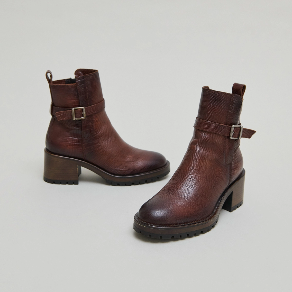 Bottines &agrave; bouts ronds et boucles en cuir reptile cognac | CLOVIS | Jonak