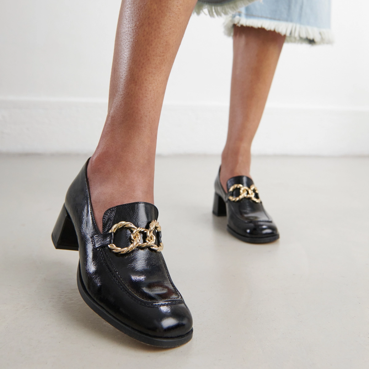 Mocassins &agrave; bouts arrondis et boucles do... en cuir brillant noir | VINCENNES | Jonak